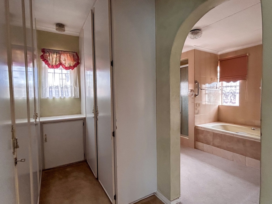 4 Bedroom Property for Sale in Van Der Hoff Park North West